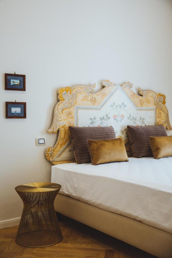 Casa Vittoria Napoli - Santa Lucia Bed & Breakfast Екстериор снимка